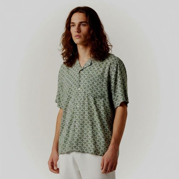 Reiss Other - REISS Tintipan Camp Shirt Men XL Geometric Green Resortwear Vacation Regular Fit